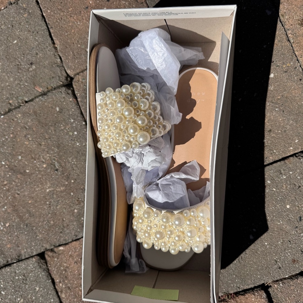 Pearl-Embellished Cream Slide Sandals - Women - Picture 2 of 4